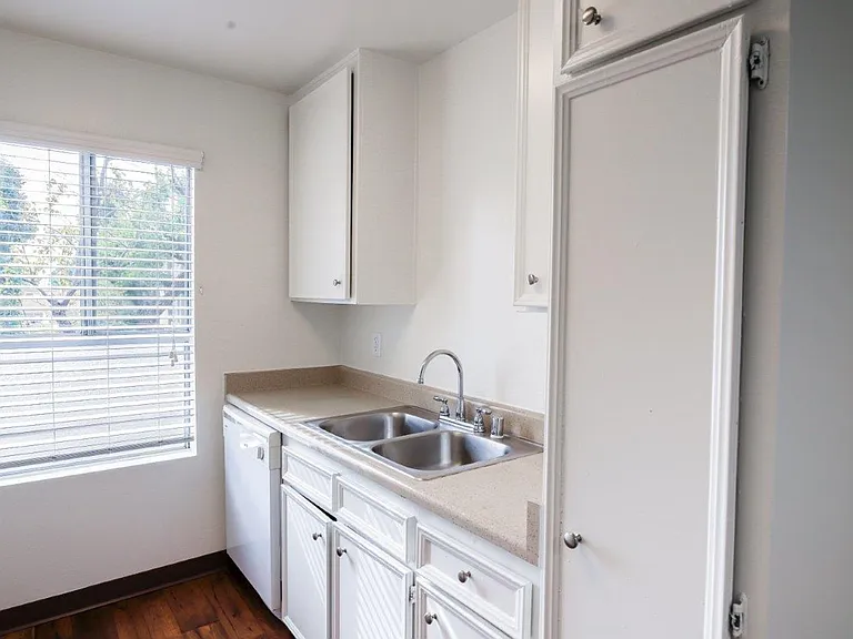 Parkview Poway Apartments — Photo 45