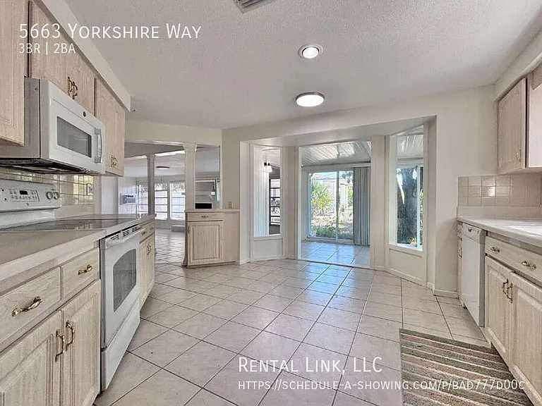 5663 Yorkshire Way — Photo 10