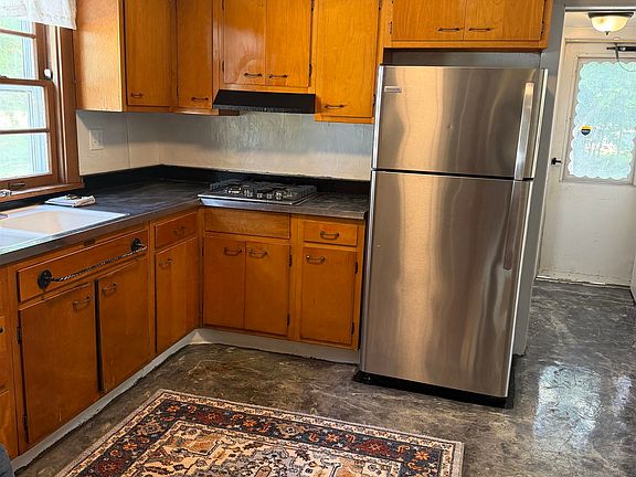 2nd image of 2919 Searles Ave