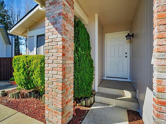 4th image of 1500 Gladstone Way