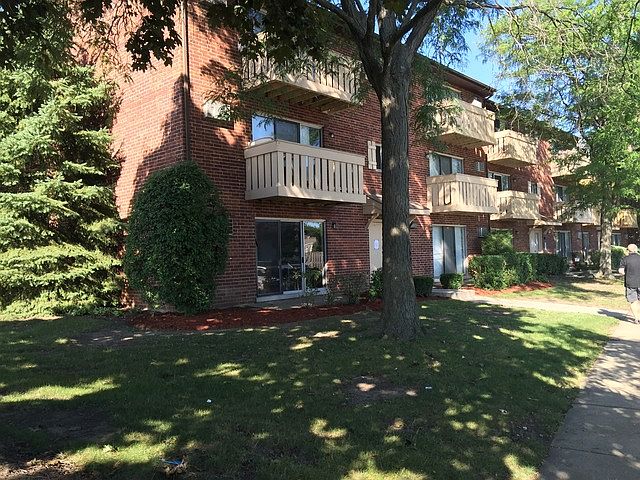 2nd image of 111 Pickwick Dr