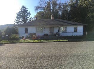 520 4th St, Myrtle Point, OR 97458