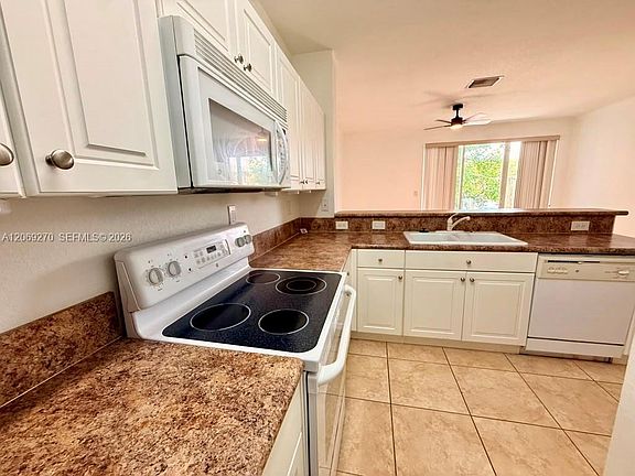 4th image of 230 SE 29th Ave Unit 12