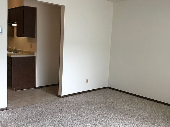 4th image of 1021 Imperial Cir APT 2