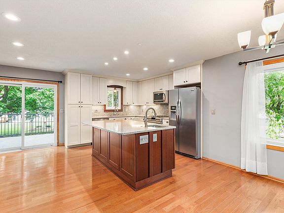 5th image of 8209 Sharon Dr