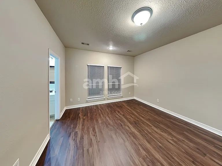 504 Forest Glen St — Photo 9