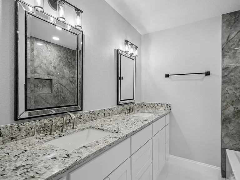 304 N Main St — Photo 13
