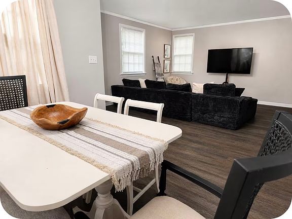 2nd image of 2815 Schaul St #1