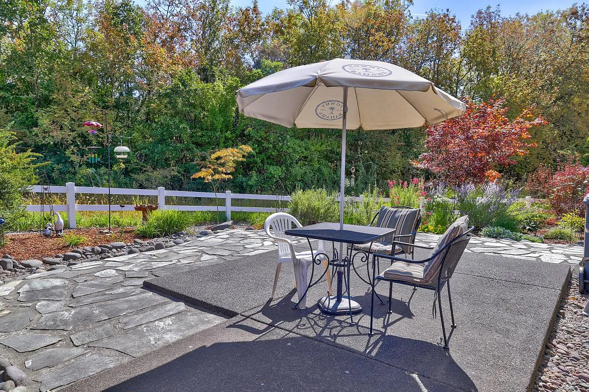 3 bed, 2.5 bath, 1619 sqft, $2,695 — Photo 3