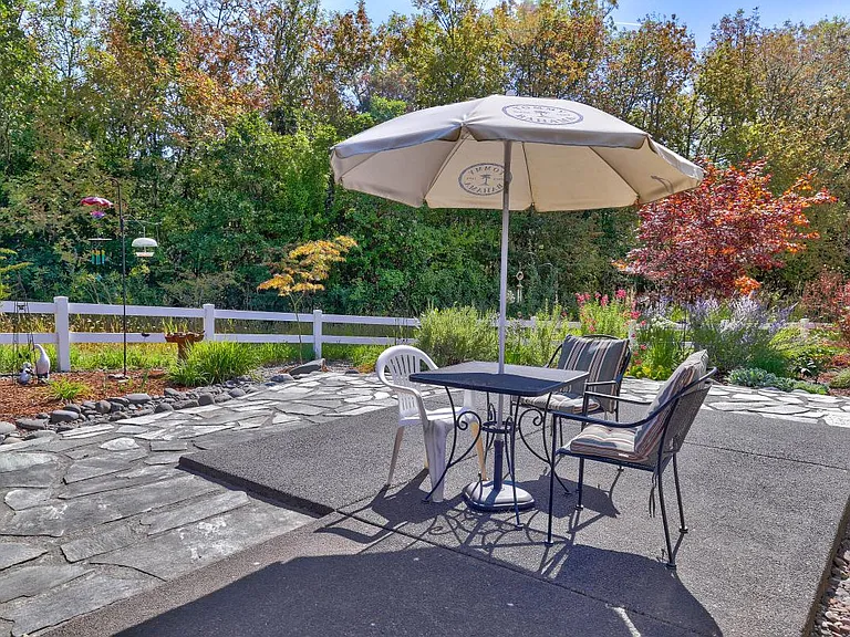 3003 NW Morning Glory Dr — Photo 3
