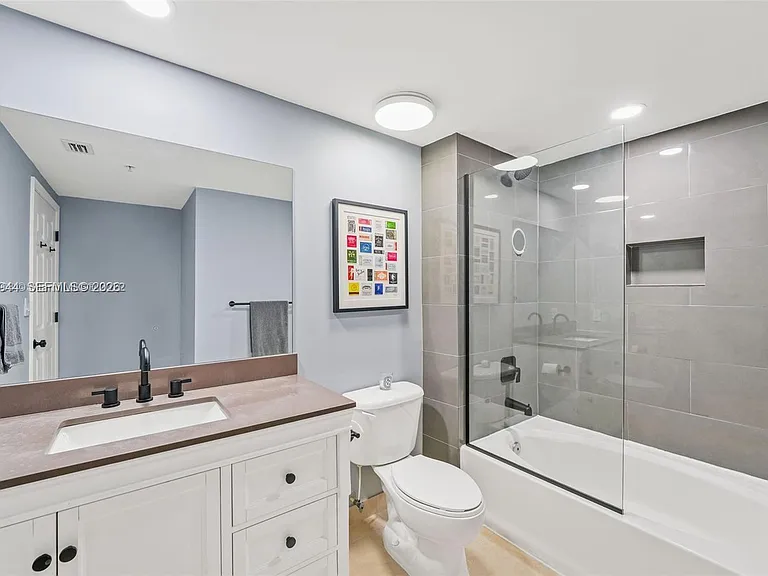 2000 N Bayshore Dr #1606 — Photo 8