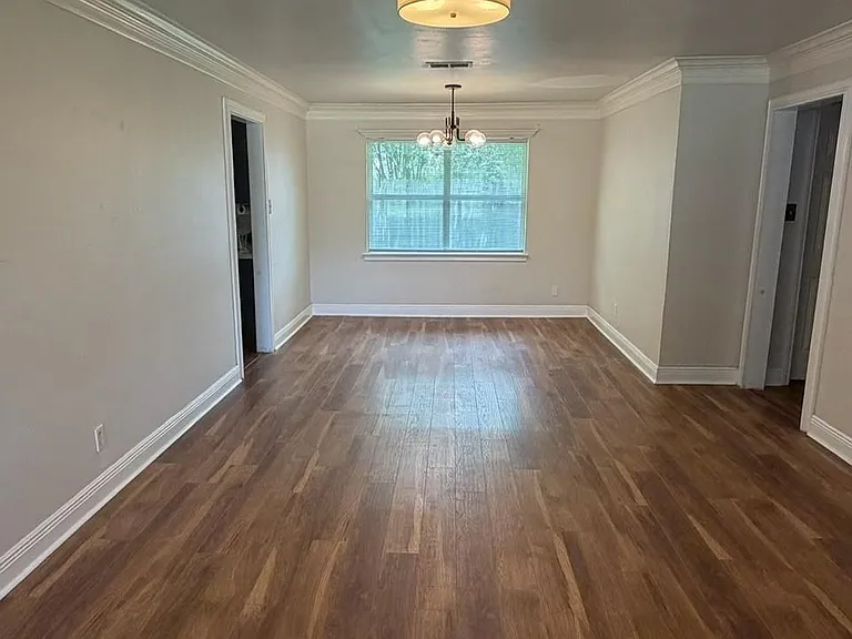 1432 Butler Dr — Photo 2
