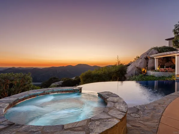 29166 Meadow Glen Way W, Escondido, CA 92026