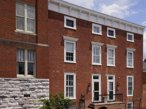 27 N New St, Staunton, VA 24401