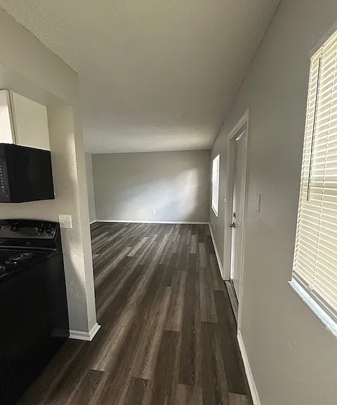 5501 70th Ave N #5 — Photo 3