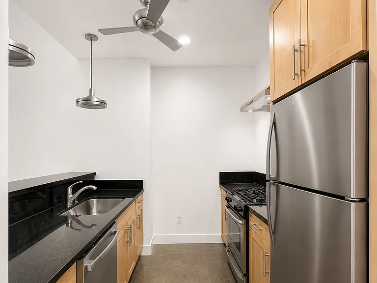 150 Bay Street — Photo 14