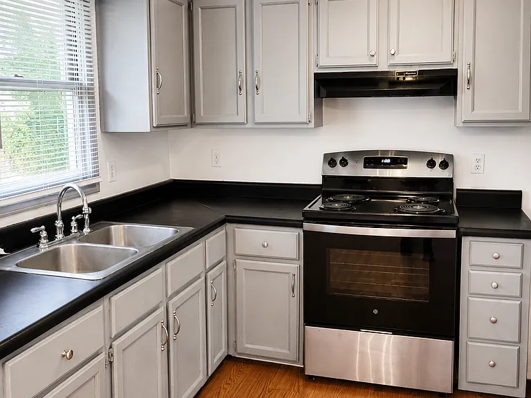 303 Rutherford Ave NW — Photo 33
