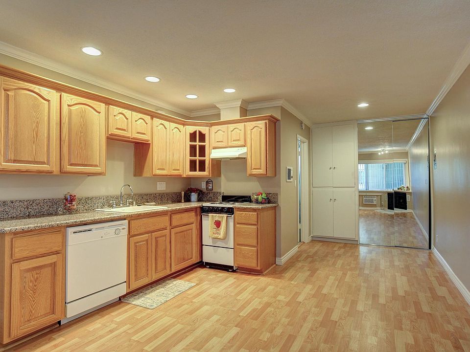 1st image of 812 W Huntington Dr APT 14A