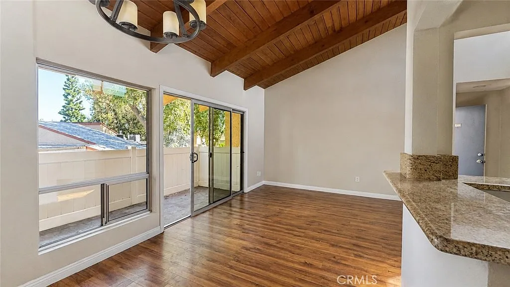 2 bed, 912 sqft, $2,550 — Photo 2