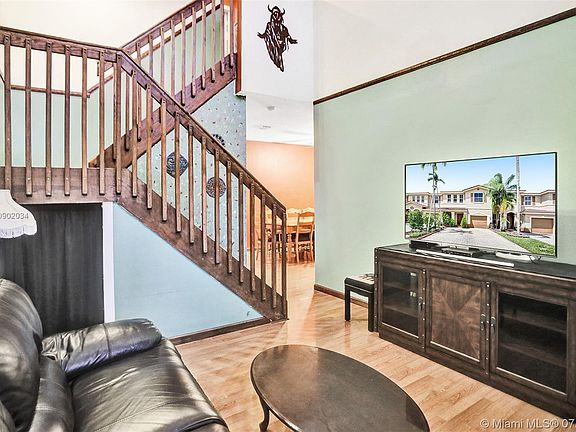 4th image of 172 Riverwalk Cir