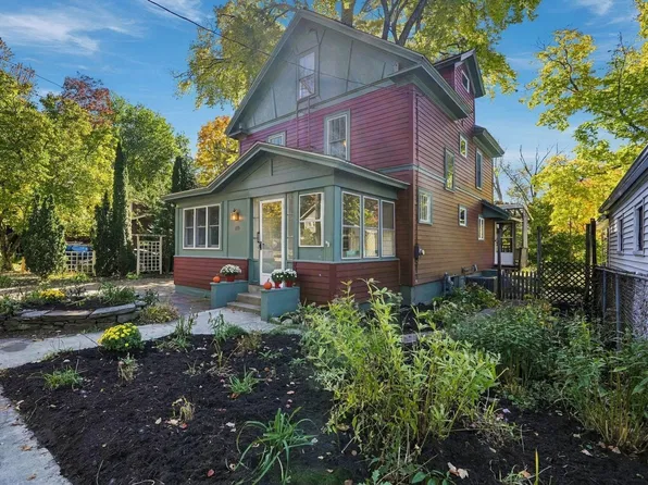 59 Revell Ave, Northampton, MA 01060