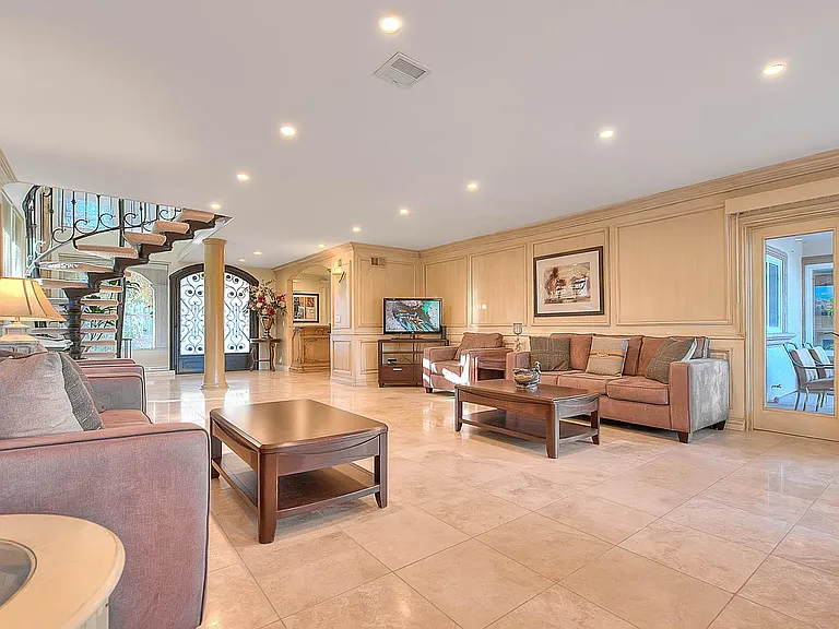 3800 Weatherly Cir — Photo 9