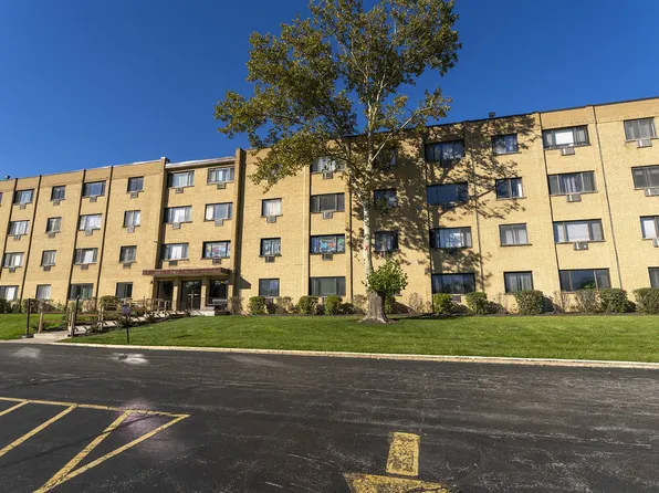 6660 S Brainard Ave APT 410, Countryside, IL 60525