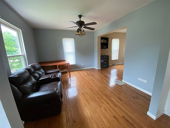 3rd image of 1016 Warren Ave