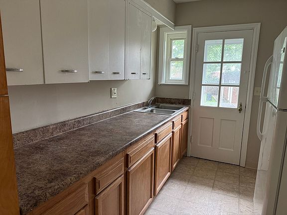 5th image of 3466 E Broad St #19