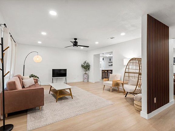 4th image of 9005 Balcones Club Dr