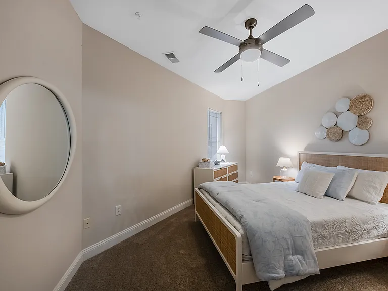 Ashbury Square Apartments — Photo 9
