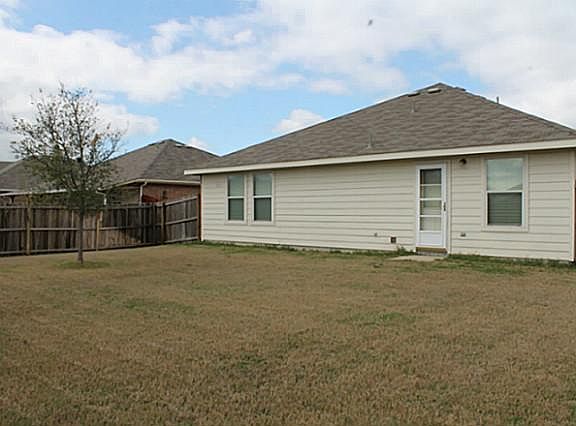 3rd image of 2616 Plantation Dr