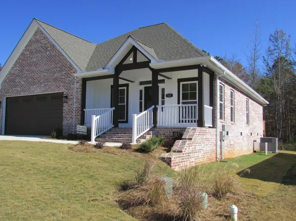 121 Village Cir, Anniston, AL 36207