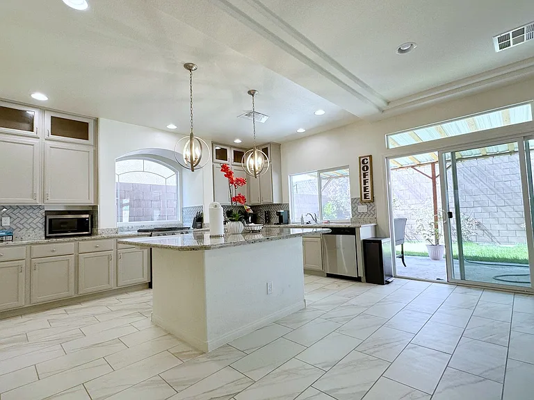 8573 Silver Coast St — Photo 3