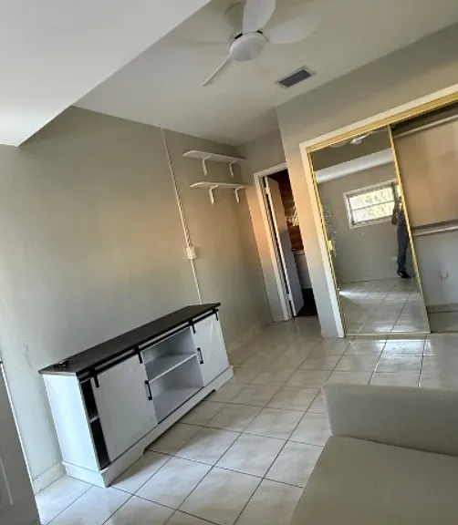 1060 SW 36th Ct #S — Photo 3