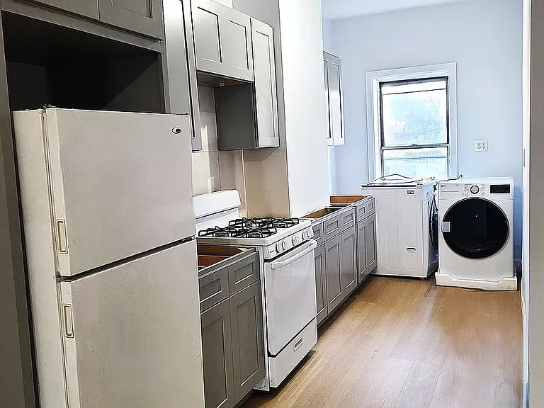 208 Broadway #4 — Photo 16