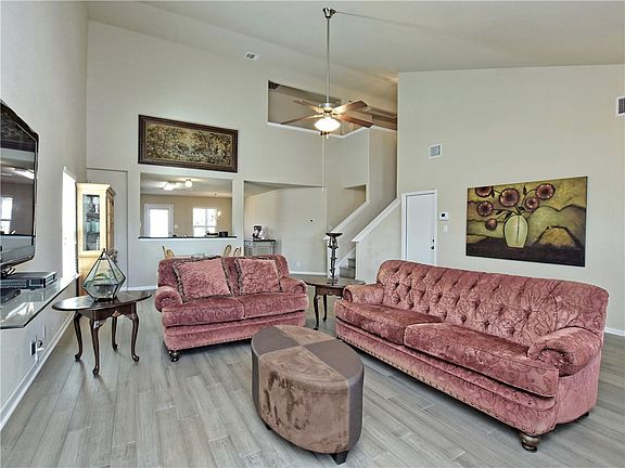 4th image of 104 Hawkins Ct