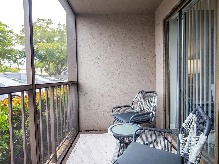 Del Oro Apartment Homes — Photo 15