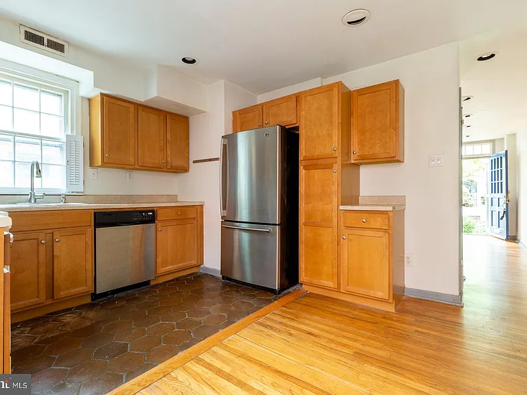 404 S Croskey St #A — Photo 7