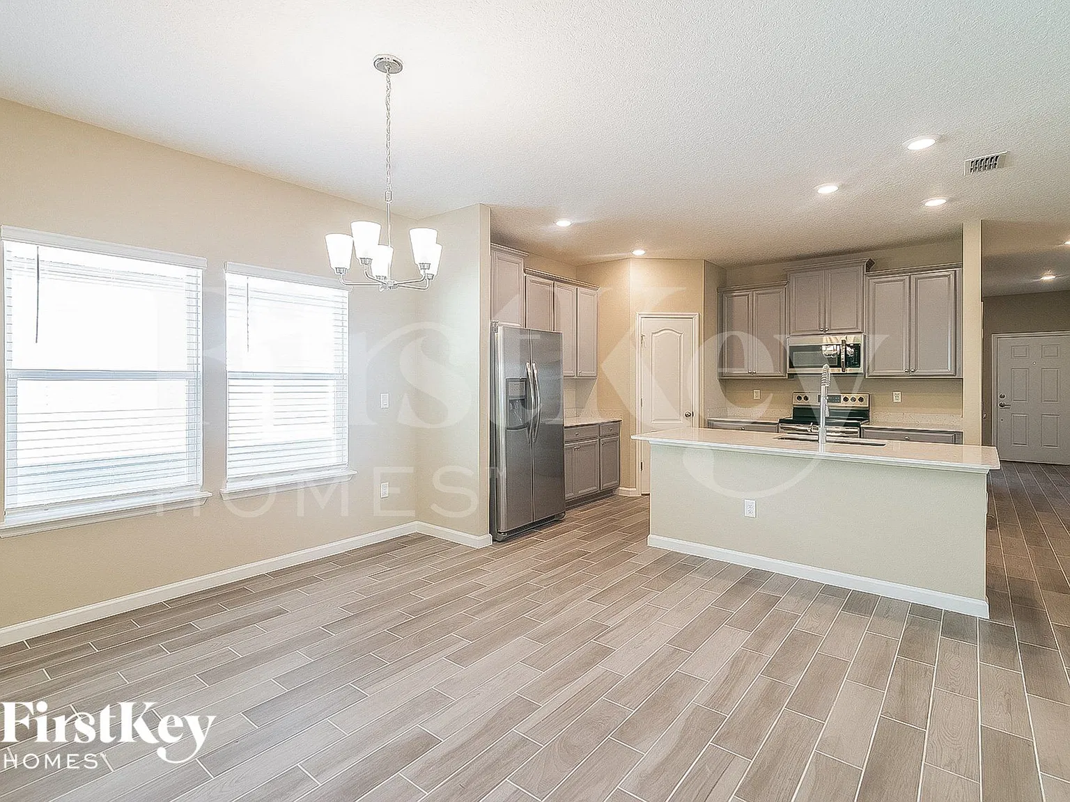 3 bed, 2.0 bath, 2124 sqft, $2,655 — Photo 3