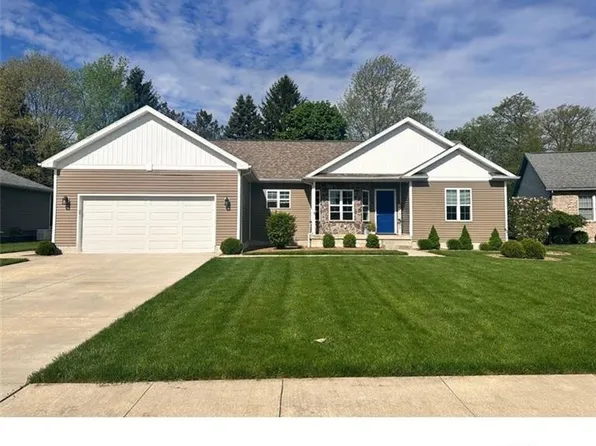 104 Whitney Dr, Fremont, OH 43420