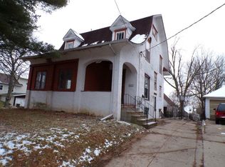 1149 W Pleasant St, Freeport, IL 61032
