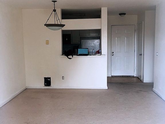 4th image of 695 Bristol Dr #695
