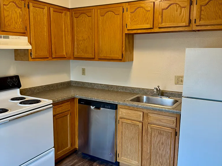 929 Iowa Ave #14 — Photo 2