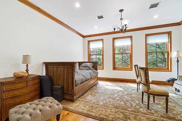 Rented by Avi Nash Associates | media 25