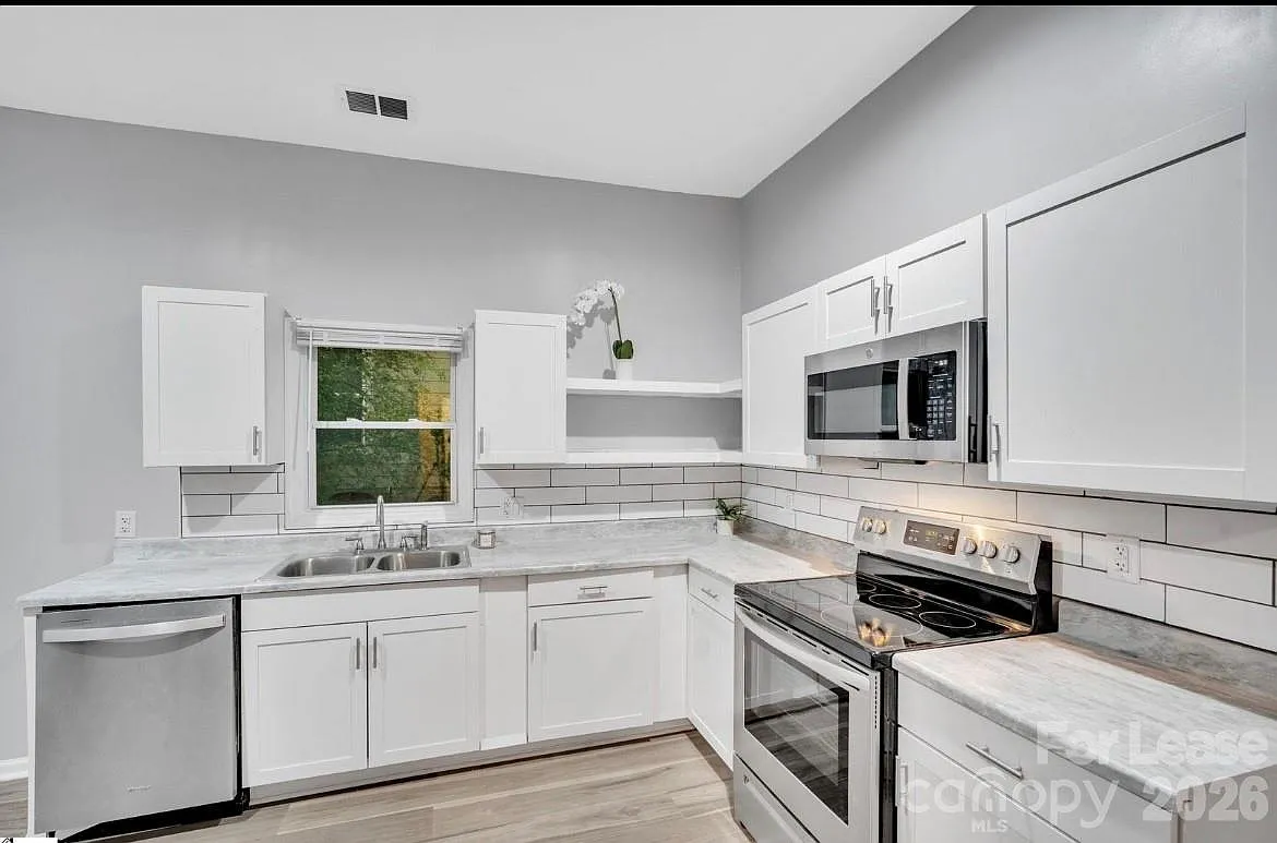 3 bed, 2.0 bath, 1430 sqft, $1,550 — Photo 2