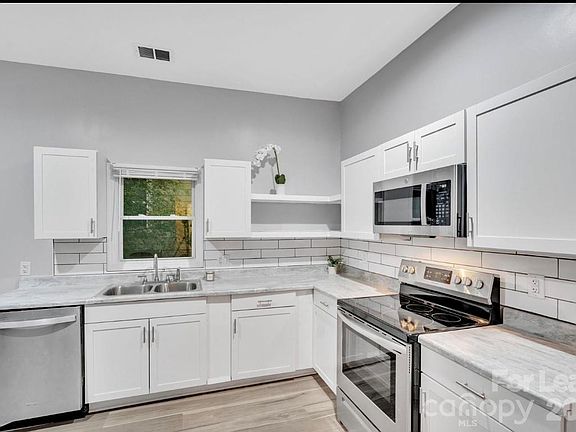 3rd image of 426 Arch St