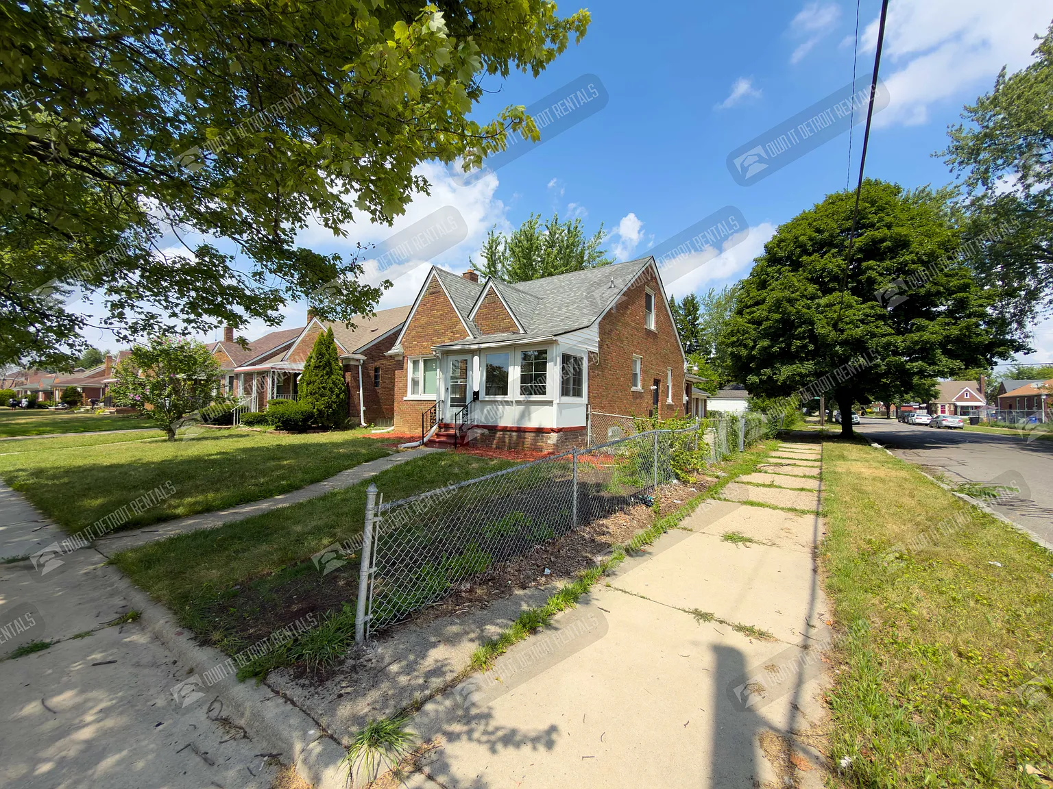 House- Bungalow — Photo 2