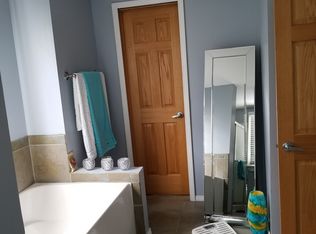 643 Sunset View Dr, Akron, OH 44320