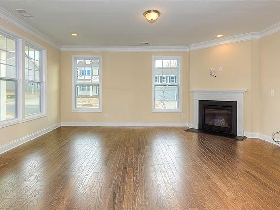 4th image of 5001 Shadowbrook Dr